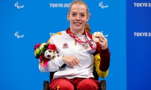 02/09/2021 La nadadora Marta Fernández posa con su medalla de bronce