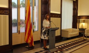 Laura Borràs durant l'anunci que les víctimes de la repressió de l'Estat en la causa contra l'independentisme rebran la medalla d'honor del Parlament.