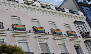 Banderas LGTB en el madrileño barrio de Chueca. E.P./Jesús Hellín