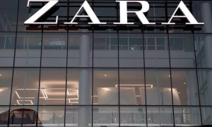 El logo de Zara, la principal enseña del grupo textil Inditex, en su tienda en la ciudad chilena de  Viña del Mar. REUTERS/Rodrigo Garrido