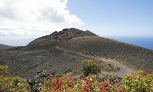 Vista general de uno de los volcanes de Cumbre Vieja, una zona al sur de la isla que podría verse afectada por una posible erupción volcánica.