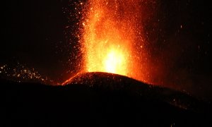 El volcán de La Palma continúa expulsando magma.