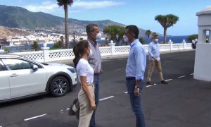 Sánchez regresa a La Palma y acompaña a los reyes en su visita