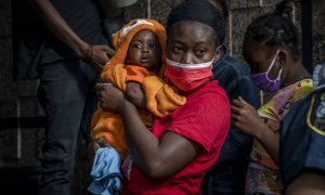 Desmantelado un campamento con migrantes haitianos bajo un puente en la frontera de Estados Unidos