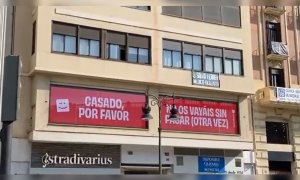 "Casado, no os vayáis sin pagar (otra vez)": Compromís trolea al PP frente a su convención y se hace viral