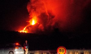 14/10/2021.- El plan especial de Emergencias Volcánicas de Canarias (PEVOLCA) ha ordenado esta noche la evacuación de un nuevo barrio del municipio de Los Llanos de Aridane en la isla de La Palma.