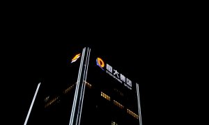 El logo del grupo chino Evergrande, en su sede central en Shenzhen, en la provincia de Guangdong. REUTERS/Aly Song