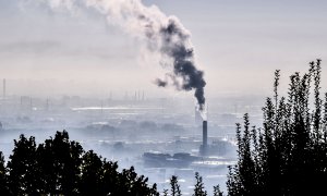 Vista general de una nube de contaminación sobre Lyon, al sureste de Francia, el 15 de octubre de 2021.