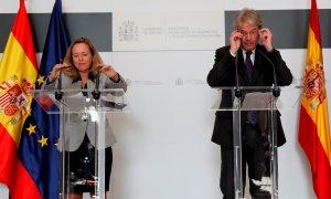 La vicepresidenta y ministra de Economía, Nadia Calviño, en una rueda de prensa junto al comisario Europeo de Economía, Paolo Gentiloni, tras su encuentro en el Ministerio de Economía en Madrid. EFE/ Mariscal