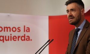 El portavoz del PSOE, Felipe Sicilia, en rueda de prensa.