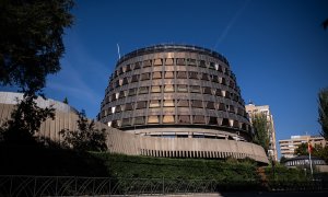 Fachada del Tribunal Constitucional, a 15 de octubre de 2021, en Madrid (España).