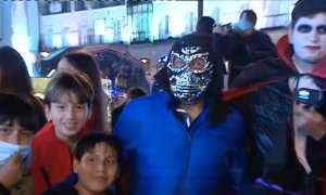 Madrid desempolva sus disfraces más terroríficos para celebrar Halloween como antes