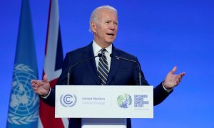 Joe Biden, protagonista viral de la Cumbre del Clima por su 'cabezadita' y su séquito de 85 coches