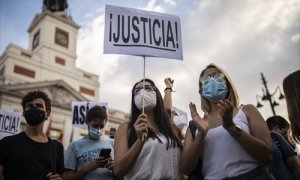 Varias personas durante una concentración convocada por colectivos LGTBI+ de Madrid para denunciar las agresiones que sufre el colectivo, en la Puerta del Sol, a 11 de septiembre de 2021, en Madrid.