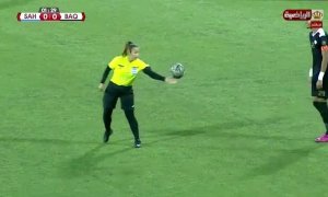 Un equipo arbitral enteramente femenino hace historia en Jordania