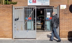 Entrada del centro de Salud Pozuelo de Alarcón, donde se ha iniciado la segunda fase de la campaña de vacunación contra la gripe, a 8 de noviembre de 2021, en Pozuelo de Alarcón, Madrid.