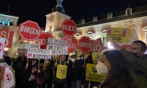 Vecinos del centro de Madrid protestan por el incumplimiento de la ordenanza sobre las terrazas.