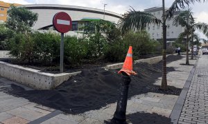 12/11/2021 Las calles del casco urbano de Los Llanos de Aridane, en La Palma, cubiertas de cenizas.