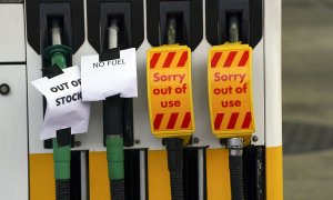 Reino Unido, Bracknell: Una gasolinera Shell en Bracknell, Berkshire sin combustible. 26 de septiembre de 2021