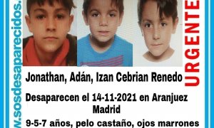 Cartel de la Asociación SOS Desaparecidos con las fotografías y descripciones de los niños.