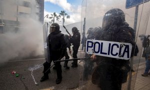 El vídeo de una carga policial en Cádiz que se ha hecho viral (y el esclarecedor momento previo)