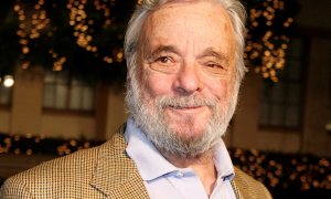 5/12/2007 Stephen Sondheim posa a la llegada de un visionado especial de la película Sweeney Todd en los estudios de Paramount Studios, en Hollywood, California