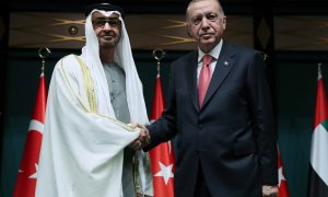 El presidente turco Erdogan se reúne con el príncipe heredero de Abu Dhabi, el jeque Mohammed bin Zayed al-Nahyan.