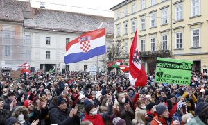 27/11/2021 Cientos de personas se manifiestan en Graz (Austria) contra las medidas del Gobierno para luchar contra la pandemia