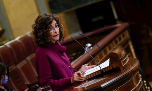 La ministra de Hacienda, María Jesús Montero, interviene en el Pleno del Congreso que se celebra, este jueves, 2 de diciembre de 2021, en Madrid.