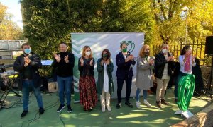 Martina Velarde y Toni Valero, junto a otros compañeros en el acto de Unidas Podemos por el 4D.