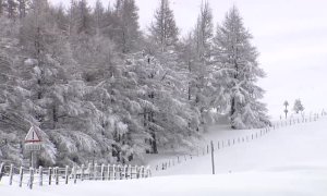 La nieve, el viento y oleaje ponen en aviso a cerca de una veintena de provincias.