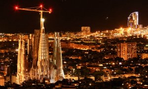 Vista general de la Sagrada Familia y su nueva torre, la última incorporación al templo diseñado por Antoni Gaudi, en Barcelona. REUTERS/Nacho Doce