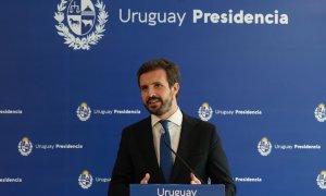 El presidente del PP, Pablo Casado, durante su comparecencia ante los medios en Montevideo, Uruguay.