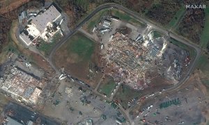 12/12/2021 Una imágen de satélite muestra la devastación causada por el tornado en una fábrica de velas de la ciudad estadounidente de Mayfield (Kentucky)