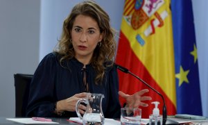 10/12/2021.- La ministra de Transportes, Movilidad y Agenda Urbana Raquel Sánchez ofrece una rueda de prensa tras el Consejo de Ministros Extraordinario celebrado en el Palacio de la Moncloa, este viernes. EFE/ Mariscal