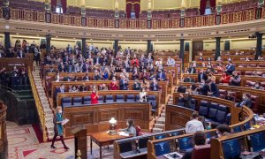 La ministra de Educación y FP, Pilar Alegría, tras intervenir en una sesión plenaria en el Congreso de los Diputados, a 16 de diciembre de 2021, en Madrid, (España).