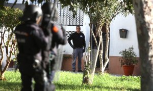 Policías cargan con los manifestantes en la novena jornada de la huelga del metal en el barrio del Río de San Pedro en Puerto Real a 24 de noviembre 2021 en Puerto Real (Cádiz)..