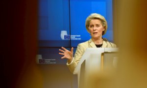 La presidenta de la Comisión Europea, Ursula von der Leyen, se dirige la prensa después de la cumbre de la UE en Bruselas.