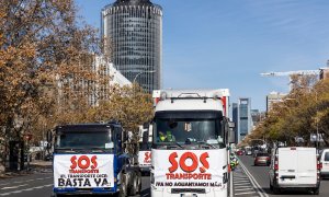 Concentración de transportistas con sus camiones en el centro de Madrid.