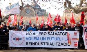 Una protesta de los trabajadores de Mahle frente al Parlament