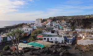 Tres semanas después del final de la erupción, el volcán sigue emanando gases