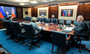 11/01/22. El presidente de EEUU, Joe Biden, con su equipo durante una de las reuniones que mantuvo con el presidente ruso, Vladimir Putin, en Washington, a 7 de diciembre de 2021.