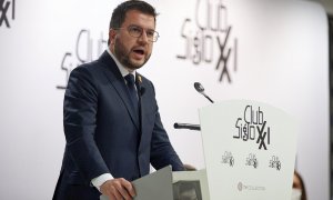 El presidente de la Generalitat, Pere Aragonès, durante su conferencia en el Club Siglo XXI de Madrid, donde ha sido presentado por la exalcaldesa madrileña Manuela Carmena. EFE/ Miguel Ose