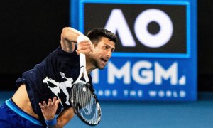 Las reacciones de los tuiteros a la nueva cancelación del visado de Djokovic: "Tranquilo, Nole, que te llevas el juego del programa"