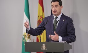 El presidente de la Junta de Andalucía, Juan Manuel Moreno Bonilla, en una rueda de prensa.