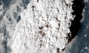 Las impresionantes imágenes de la erupción del volcán en Tonga capturadas desde el espacio