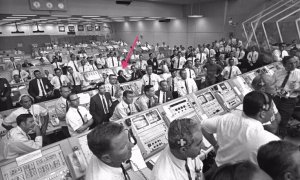 Un hilo de Twitter rescata la fascinante historia de JoAnn Morgan, la primera ingeniera en una sala de lanzamiento de la NASA