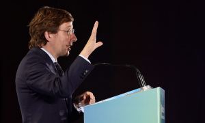 El alcalde de Madrid, José Luis Martínez-Almeida, interviene en la inauguración oficial de la VIII edición del Foro de Innovación Turística de Hotusa, en Eurostars Madrid Tower, a 17 de enero de 2022, en Madrid.