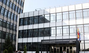 Imagen de la fachada de la Facultad de Educación de la UNED.