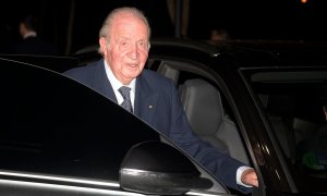 Foto de archivo. El rey emérito, Juan Carlos I, acude al tanatorio para despedir a Plácido Arango en Madrid.